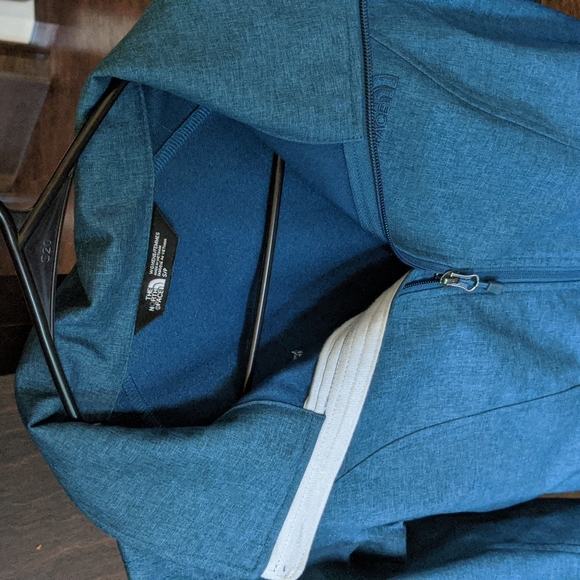 North Face Teal Softshell Jacket - Picture 3 of 9
